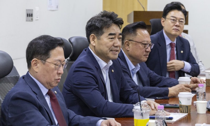 국힘 쇄신파 “장동혁 사퇴” 당권파 “외계어로 흔들기”…징계전 번지나