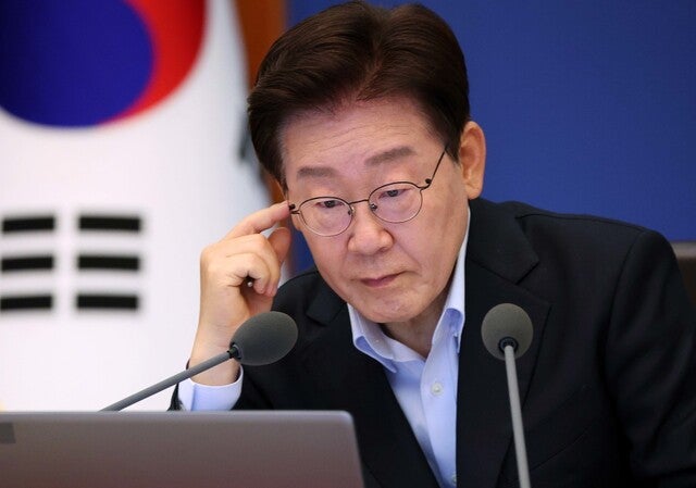 <b>축구협회</b> 직격한 이 대통령 “무능한 사람이 지휘관…체육행정 개혁 추...