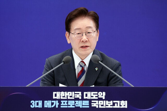 <b>이 대통령</b>·문재인 전 <b>대통령 오찬</b>에 ‘통합 비빔밥’ 오른다