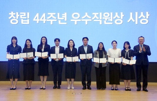 창립 44년 신한은행 우수직원 격려