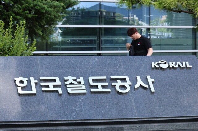 [속보] 서울 <b>지하철 1호선</b> 창동-신이문 구간 전기공급장애…지연·불규...