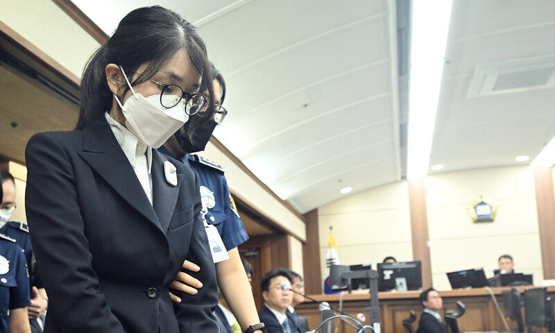 [속보] <b>대법</b>, 김건희 ‘주가조작·무상 여론조사’ 선고 24일로 <b>연기</b>