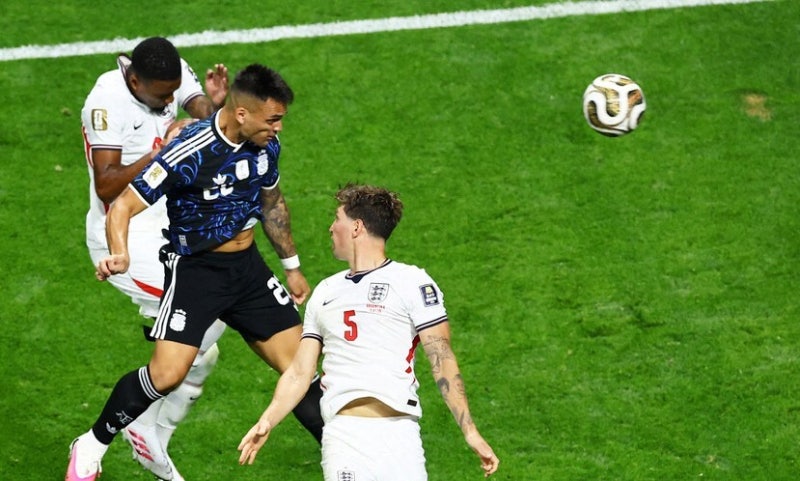 ‘메시 2도움’ <b>아르헨티나</b>, <b>잉글랜드</b>에 2-1 대역전승…2연패 도전