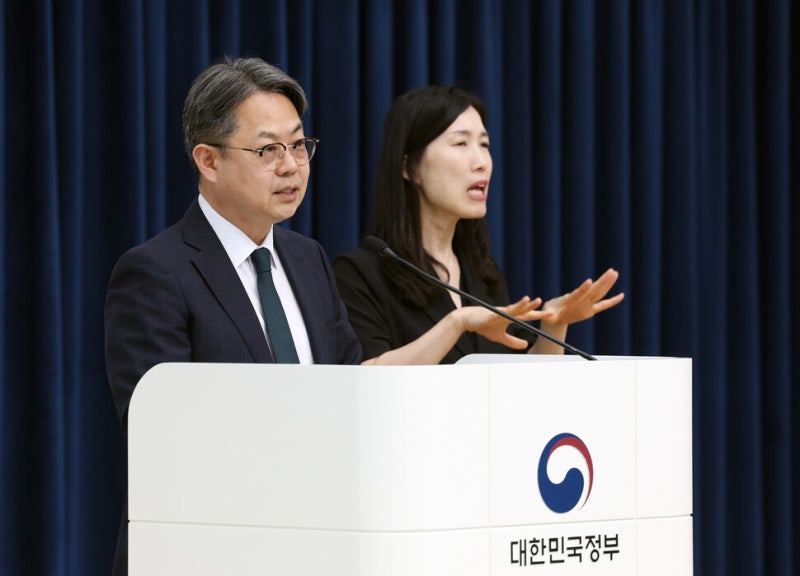 <b>공무원</b> 일한 만큼 돈 받는다…<b>초과근무</b> ‘하루 4시간 상한’ 폐지