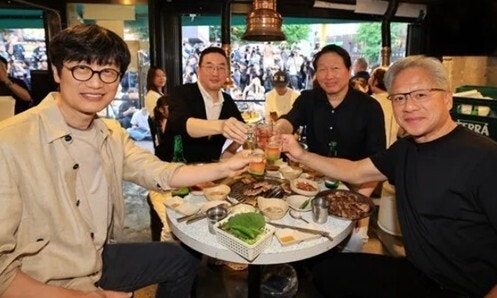 이재용·올트먼·<b>최태원</b>·<b>젠슨황</b> 미국서 ‘치맥 <b>회동</b>’…이 대통령 주재...