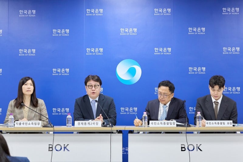 2분기 GDP도 깜짝 성장…기준금리 추가 인상 힘받나