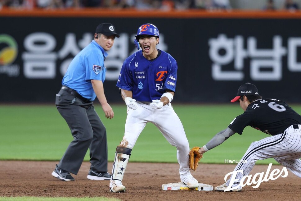 오재원 역전 2루타, 한화 3연승 질주…<b>LG</b>는 8년 만에 <b>8연패</b> 수렁
