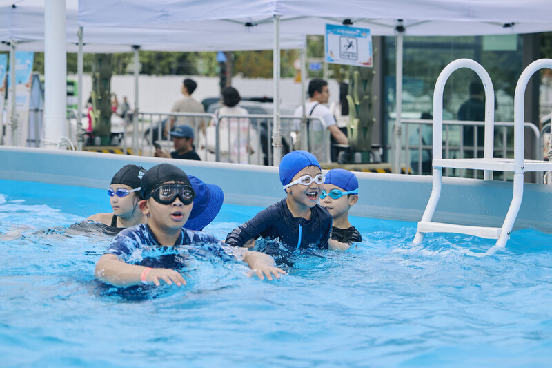 올해 4회를 맞은‘2026 서울썸머비치’현장.광화문광장과 세종로공원에서 물놀이 시설이 여행객을 맞는다.서울관광재단 제공