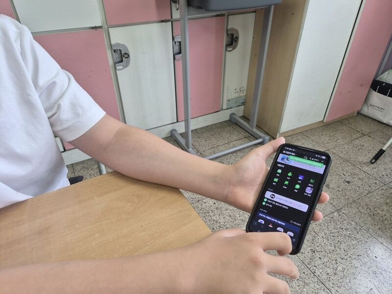 “쇼츠 0분 설정하니 뉴스 같은 롱폼만 봤어요”…청소년이 직접 말하는 SNS 탈출법