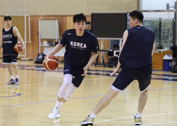농구 ‘광복절 한일전’…이현중-하치무라 맞붙는다