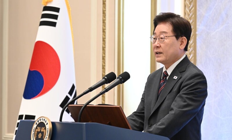 <b>이 대통령</b> “선택적 <b>모병제</b> 빠르고 빈틈 없이”…스마트 정예 강군 국방...