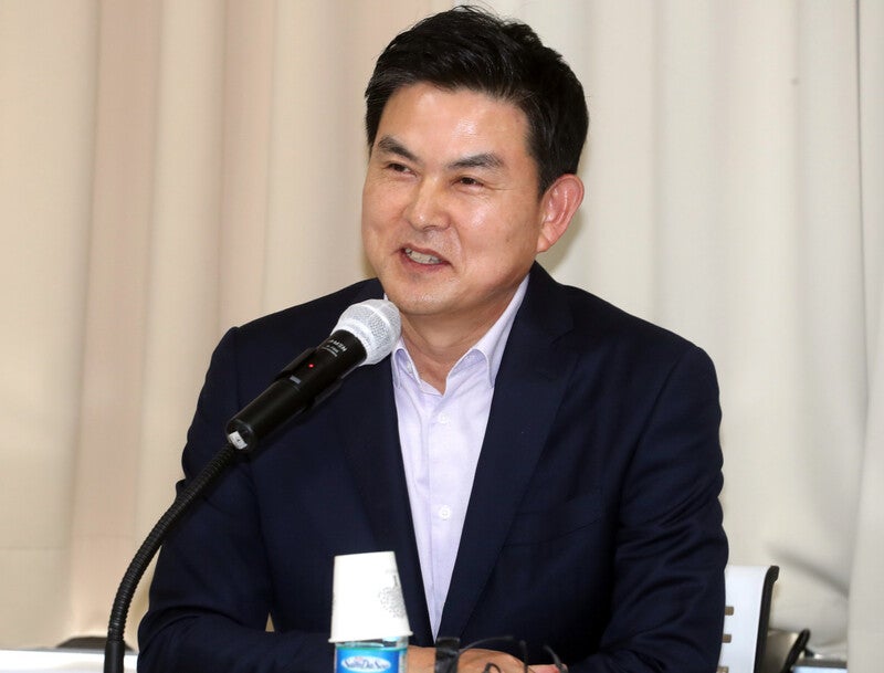 국힘 <b>김태호</b> “이 대통령 ‘연임 안 한다’ 밝히면 야당도 <b>개헌논의</b> 동...