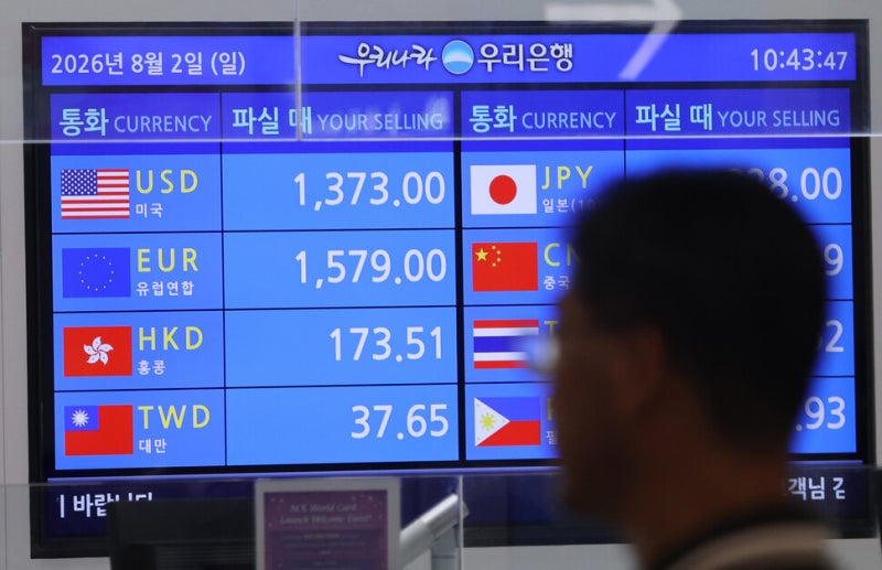 원-<b>달러 환율</b> 장중 1300원대로…지난해 10월 이후 처음