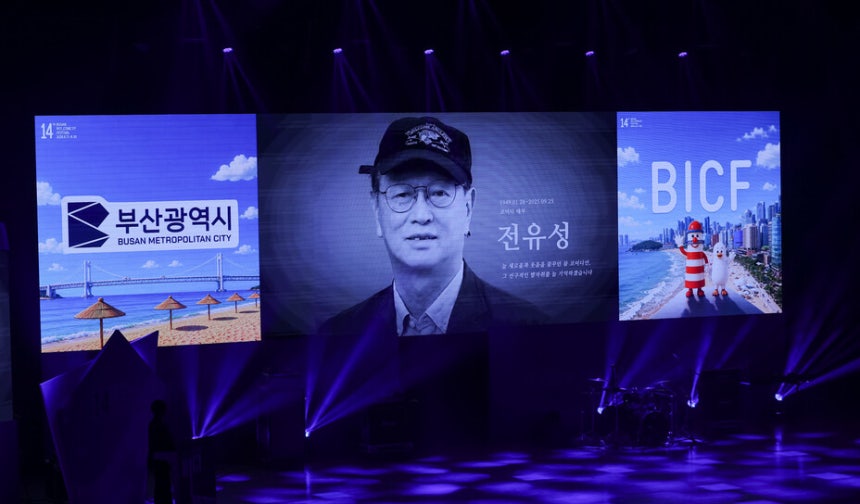 21일 제14회 부산국제코미디페스티벌 개막식에서 이뤄진 제1회 ‘개그맨’ 전유성 상 시상식. 부산국제코미디페스티벌조직위원회 제공