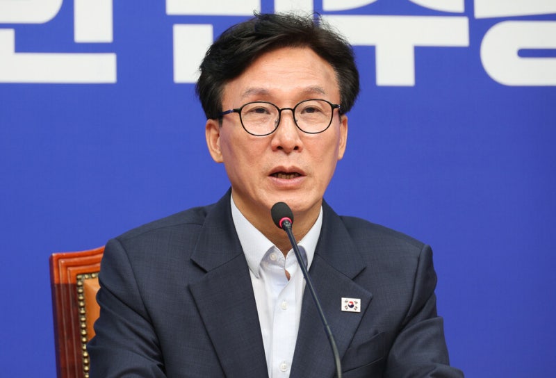 <b>김민석</b>, ‘<b>메가텐</b>’ 발표…미래 성장 전략 지원 10개 특별기구