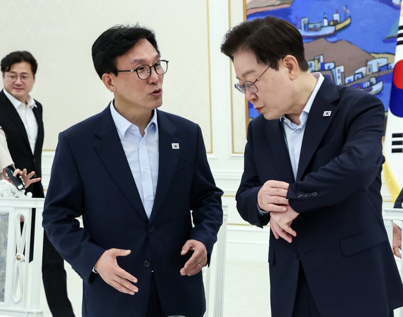 이 대통령 “다른 점 찾으면 원수, 같은 점 찾으면 형제”…여 지도부 ...