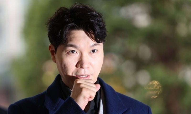 “다시 탈게요” <b>박수홍</b>, 비행기 지연 ‘민폐’ 논란에 사과…“아이 울...