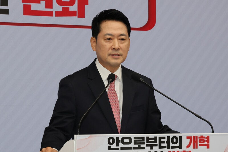 취임 1돌 장동혁 “당원주권 2.0 시대”…당내 “용퇴하라” “함량 미달” 반발