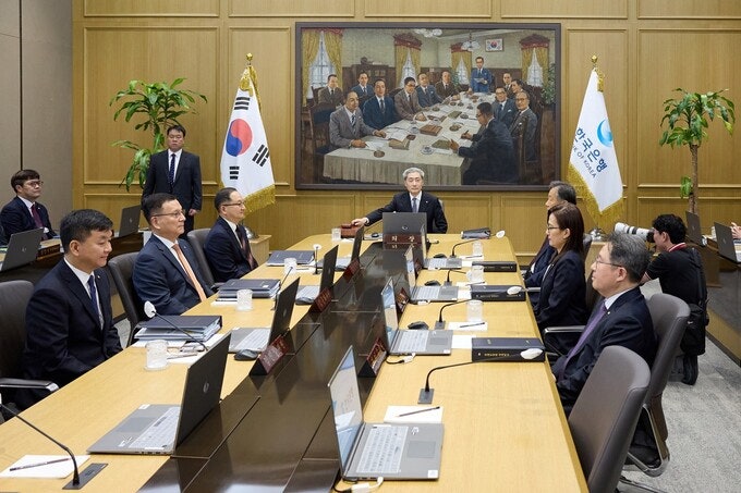 한은 금통위 기준금리 전격 인상, 6대 1 압도적 찬성 표결