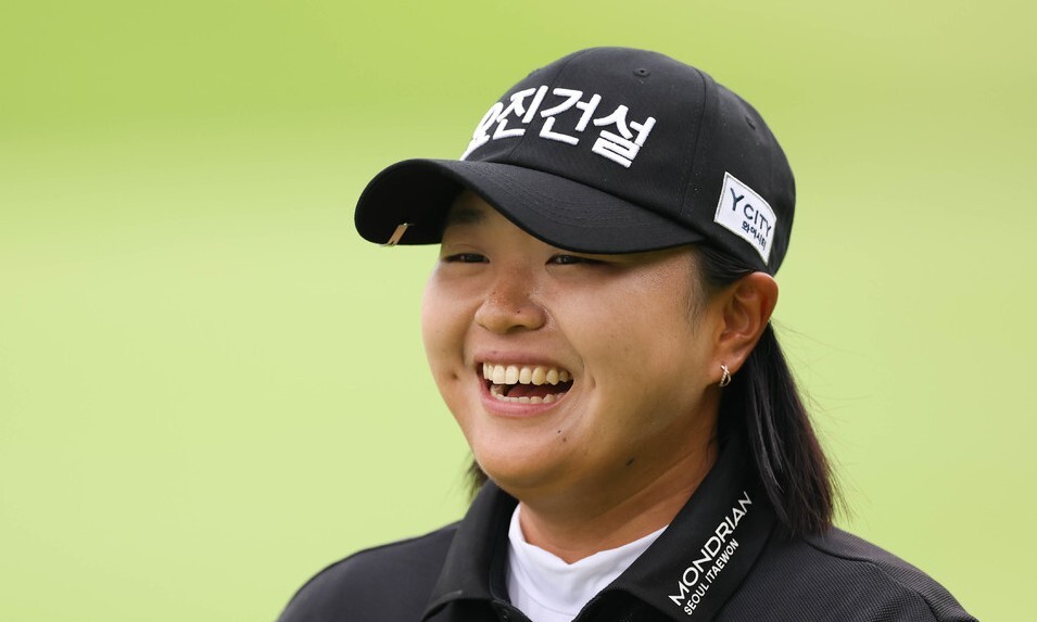 최종일 8타 줄인 <b>신다인</b>, KG 레이디스 오픈 <b>2연패</b>