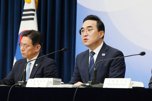 ‘양극화 완화’ 820조 슈퍼 예산안…산업 관련 30% 증액, 복지는 단 9%