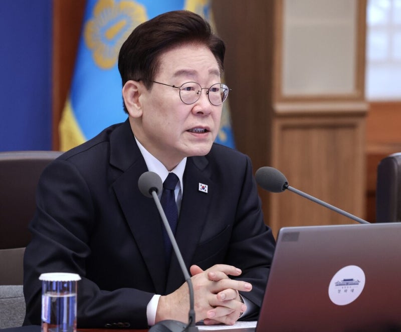 [속보] <b>이 대통령 지지율</b> 40% 최저…부정 평가는 51% 최고