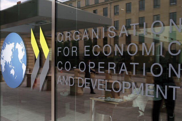 OECD, 올해 <b>한국 성장률</b> 석달 만에 2.6%→3.7% 대폭 <b>상향</b> 전망