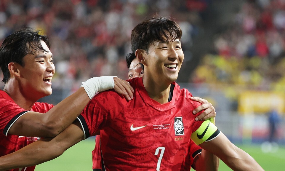 투톱 오현규·<b>손흥민</b> <b>골</b>…모레노 체제 축구대표팀 에콰도르에 3-0 완승