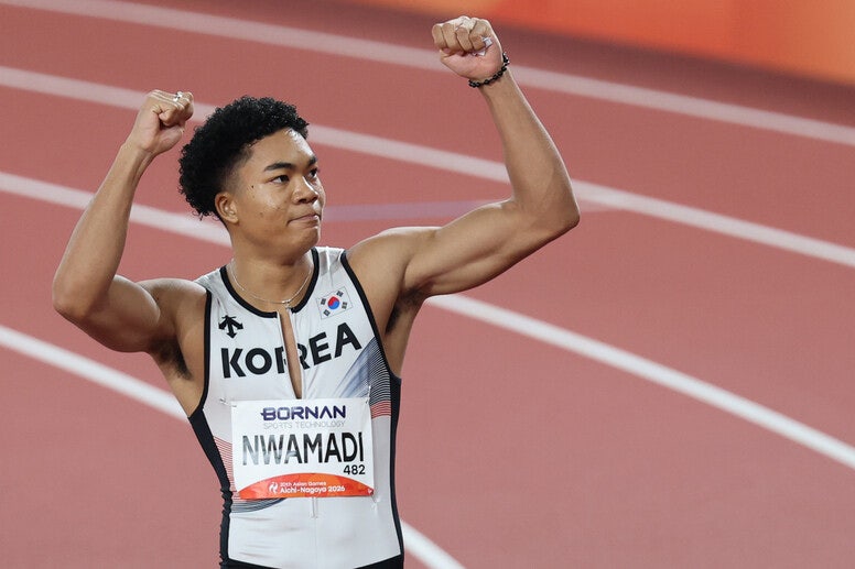 44년 기다린 남자 <b>육상 100m</b> 메달, 야속한 0.06초…나마디 <b>4위</b>·비웨사 5...