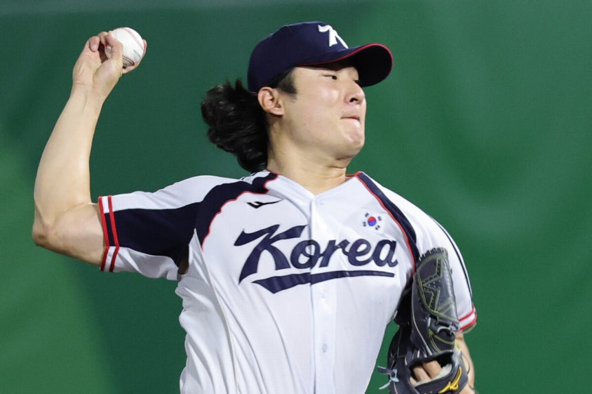 곽빈이 21일 일본 아이치현 오카자키 중앙종합공원야구장에서 열린 2026 아이치·나고야 아시안게임 야구 B조 조별리그 1차전 대만의 경기에 선발 등판해 공을 던지고 있다. 오카자키/연합뉴스