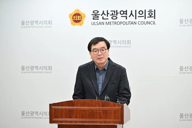 홍성우 울산시의원은 지난해 1월14일 울산시의회 프레스센터에서 기자회견을 열어 무면허 운전에 대해 공개사과했다.주성미 기자