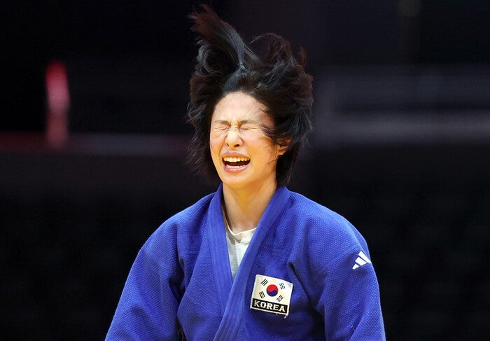 [속보] 첫 출전 <b>장세윤</b>, <b>유도</b> 여자 52 <b>은메달</b>…불운 다 메쳤다