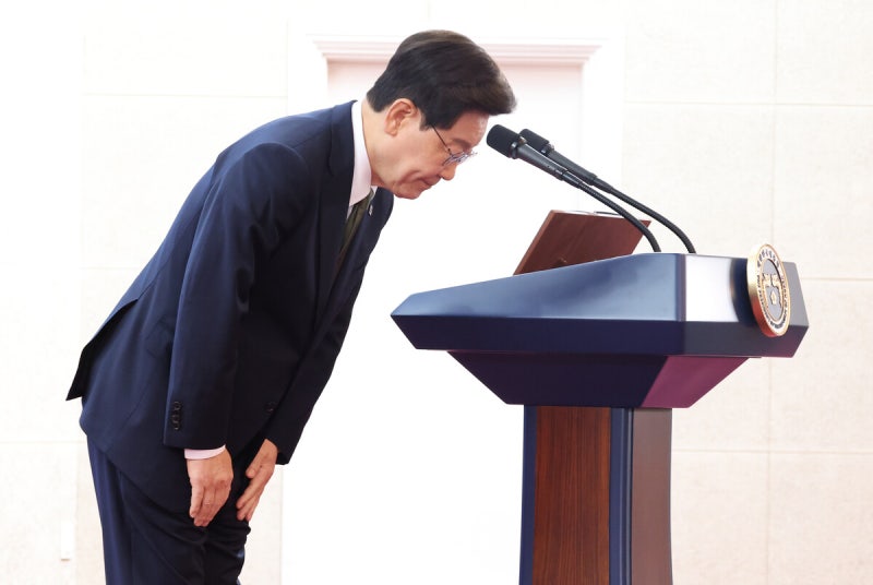 노무현·김영삼·이해찬의 교훈…이 대통령, 코어 지지층 넘어 중도실용 가는 법