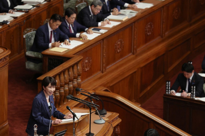 취임 1년 앞둔 일 총리, 한국과 관계 강화…중국엔 유화 제스처