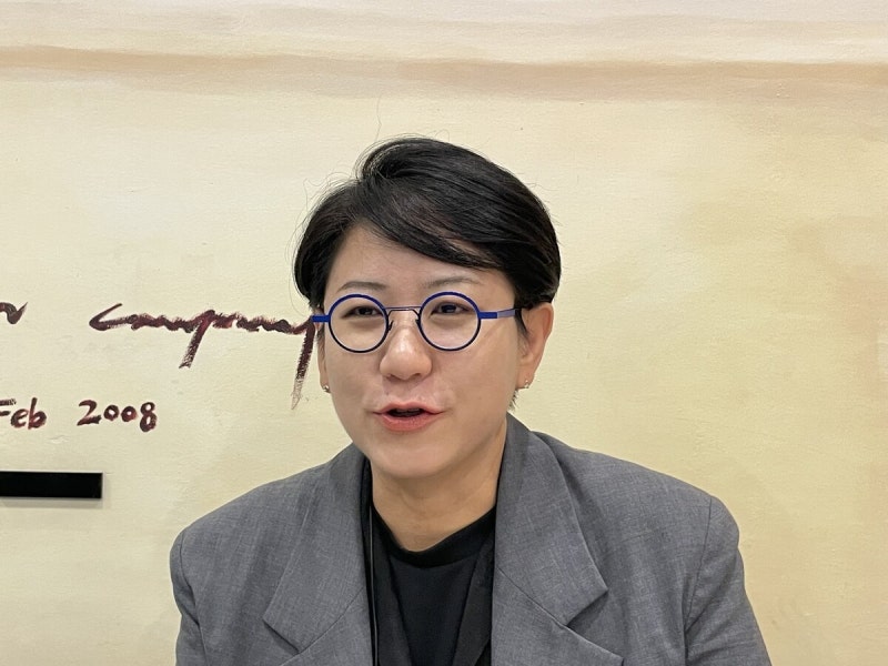 “집 앞의, 거리의 나무를 한번 바라보라”