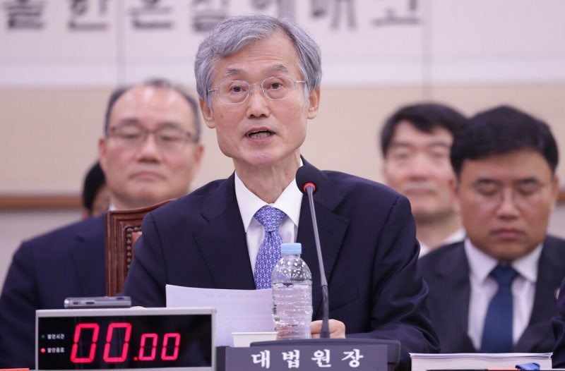 원고 꺼낸 조희대, 제청권 6분간 강변…민주 “대통령 임명권 위에 있나”