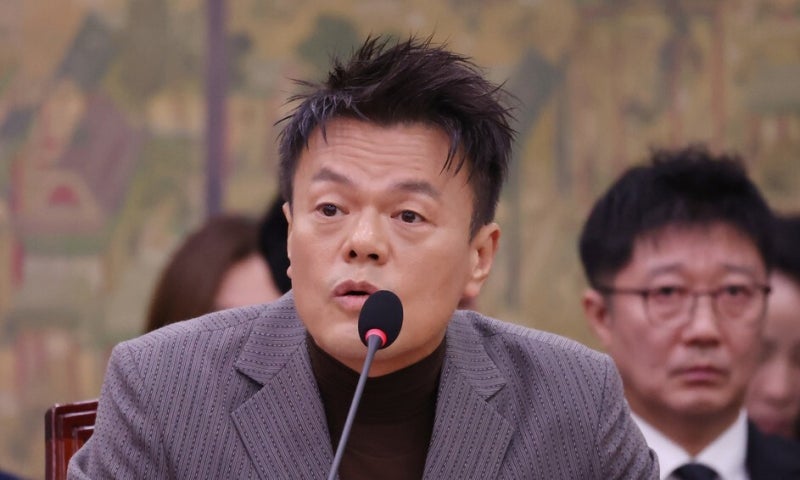 ‘국감 출석’ <b>박진영</b> “<b>패노메논</b> 특혜? 몇백억 손해…상표권 독점 의도...