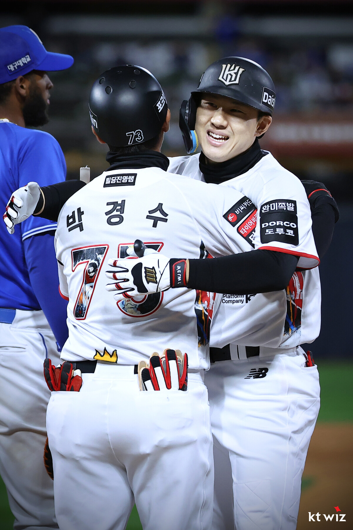 KT <b>최원준</b>, 단일 시즌 최다 <b>안타 신기록</b>…삼성전 3<b>안타</b>로 <b>204</b>개