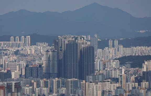 서울 남산에서 바라본 아파트 단지들. 연합뉴스