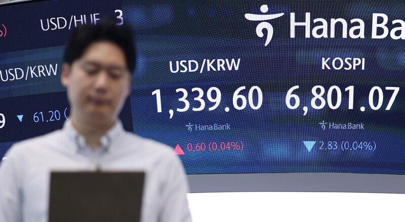 엇갈린 미 국채금리 전망…10년물 “내년 6% 까지” “연말 5% 아래로”