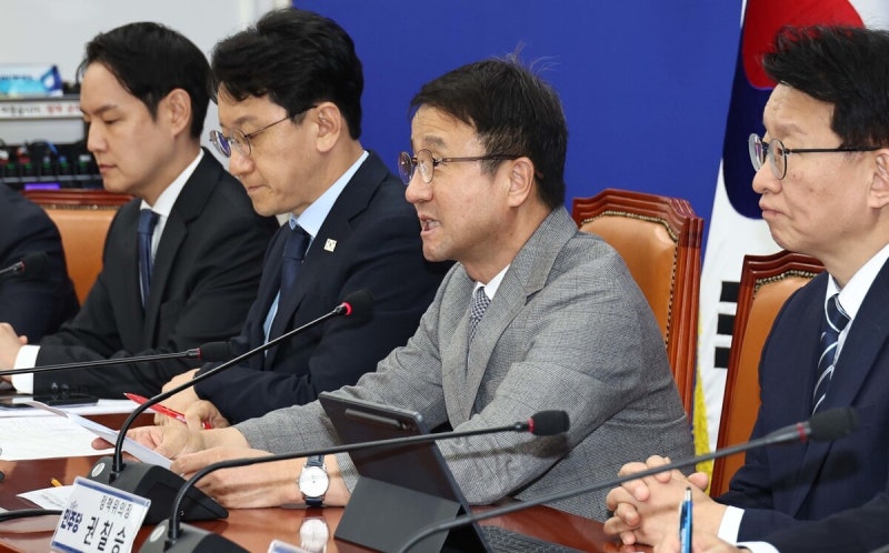 지지율 비상인데 또 악재…민주, <b>신천지</b> <b>집단가입</b> 정황 확인