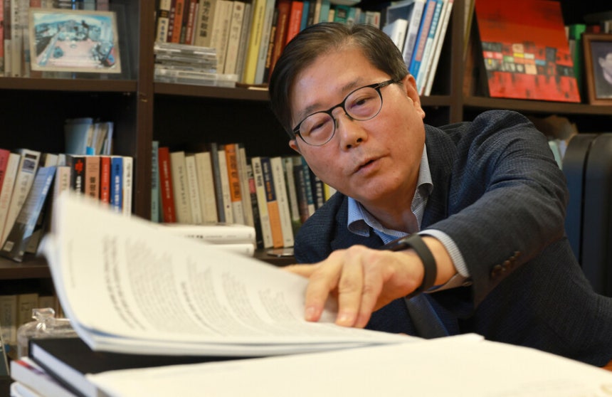 변창흠 전 국토교통부 장관(세종대 교수)이 6일 오후 서울 광진구 세종대 집현관 연구실에서 한겨레와 인터뷰를 하고 있다. 정용일 선임기자 yongil@hani.co.kr