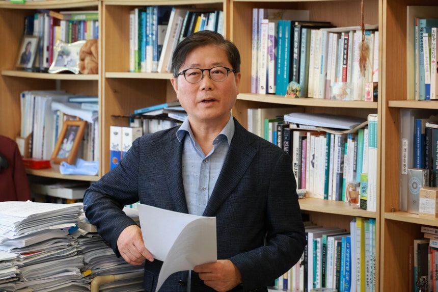 변창흠 전 국토교통부 장관(세종대 교수)이 6일 오후 서울 광진구 세종대 집현관 연구실에서 한겨레와 인터뷰를 하고 있다. 정용일 선임기자 yongil@hani.co.kr