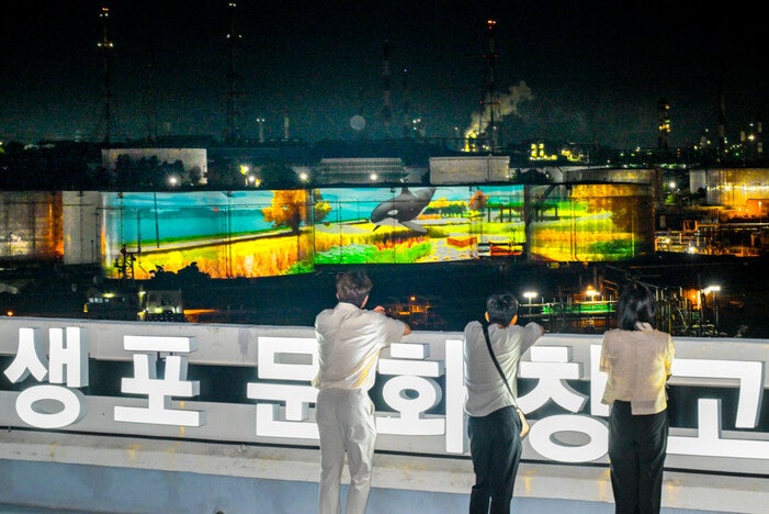 미디어파사드 유행이라지만…수리비 2천만원 쓰고도 철거