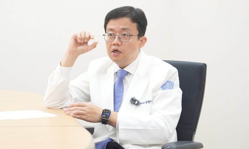 분당서울대병원 심장혈관흉부외과 장형우 교수는 의사이자 비만 질환 당사자로서 자신의 경험을 여러 매체를 통해 나누고 있다. 장 교수는 비만 치료제에 대한 의료 비용을 늘려야 한다며 “비만은 질병이니 치료받을 수 있도록