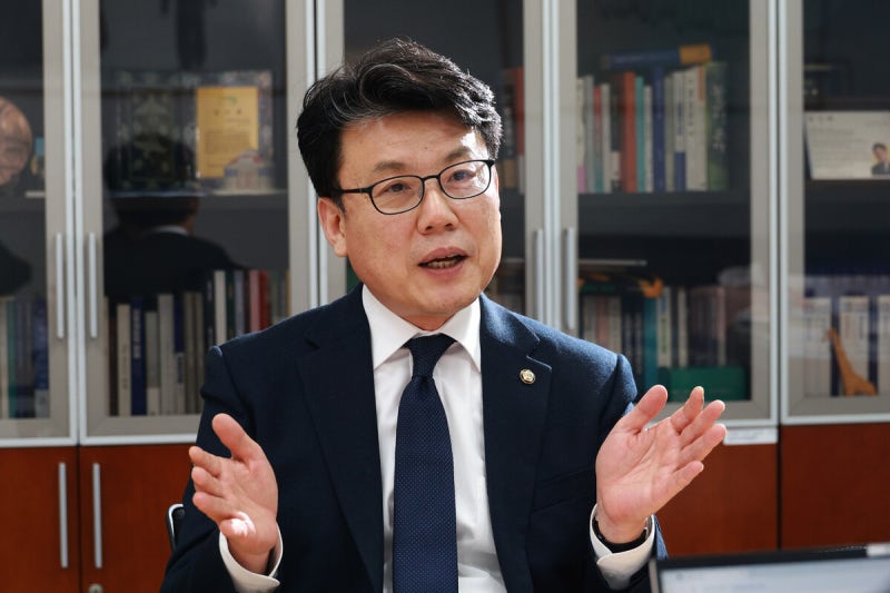미국, 정청래 이어 <b>진성준 국방위원장 비자</b> 발급도 거부