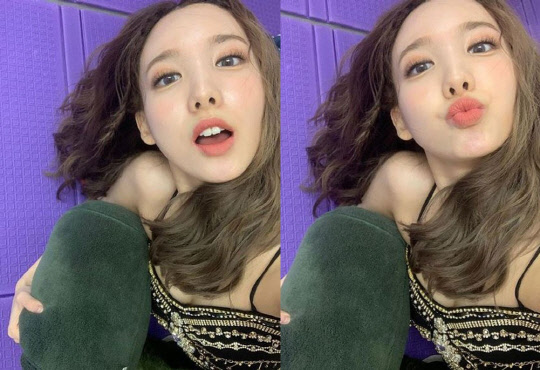 나연, 귀여운 토끼 이빨이 매력 포인트