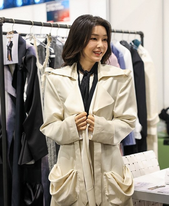 "김여사, 강남 명품매장서 <b>쇼핑</b>하더라"…<b>경찰</b>, 글 <b>작성자</b> 추적 중