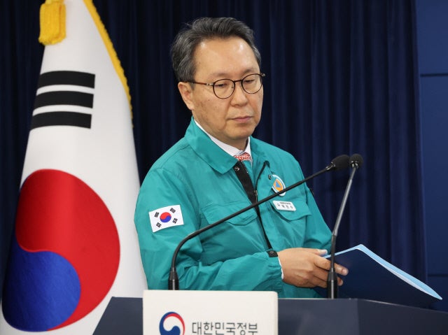 정부 "현장<b>복귀</b> <b>전공의</b>, 한달간 <b>122명</b> 늘어 699명…조금씩 늘고 있어"