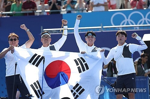 한국<b>양궁</b>, <b>남자</b> 단체전도 금메달…남녀 동반 3연패 쾌거